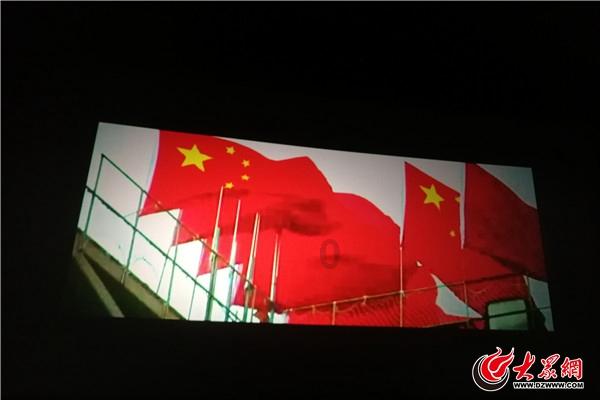 苏菲亚和安伯的休闲装