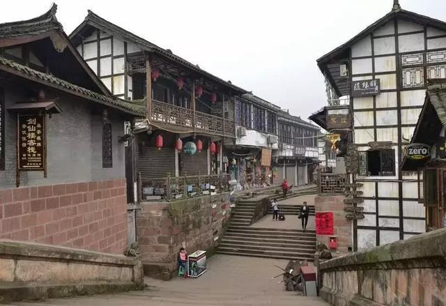 Lisa和LV三公子巴黎又被偶遇，已经不避嫌了？他俩能修成正果吗？